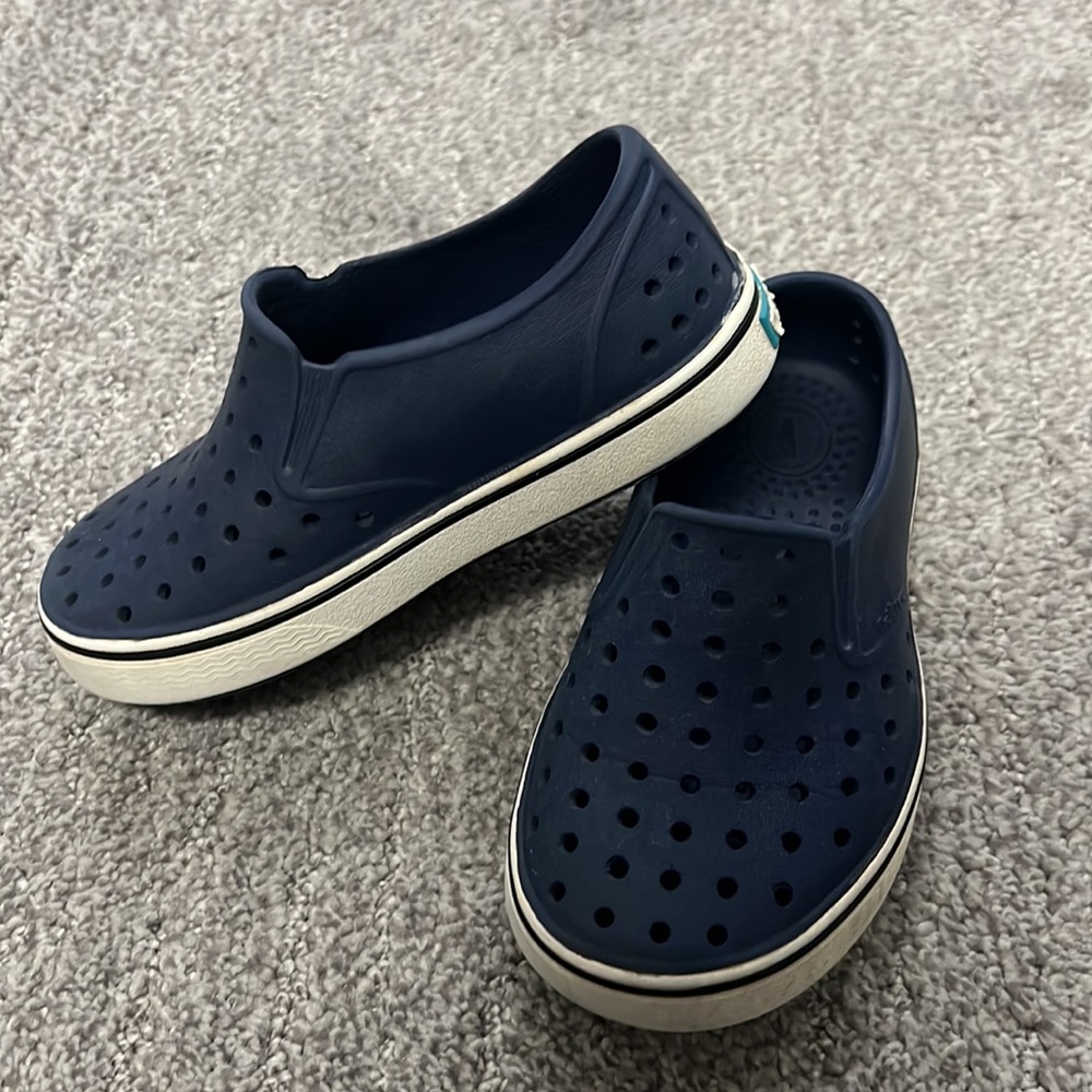 Native Unisex-Kids' Miles Sneaker. Blue/Shell White. Size 9 Toddler